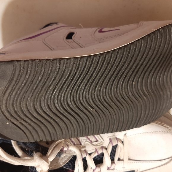 Avon Curves Tennies, blk fri! - Picture 2 of 2